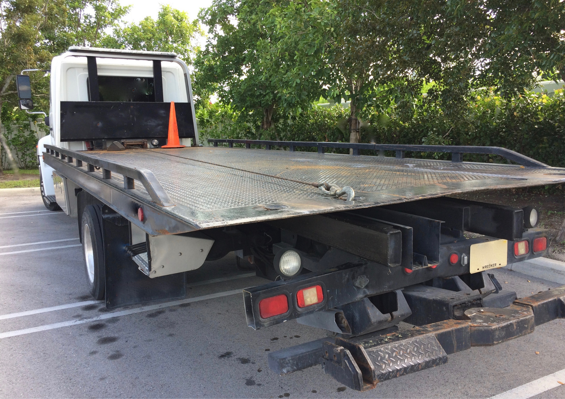 The Role of Recovery Trucks in Recovery Services
